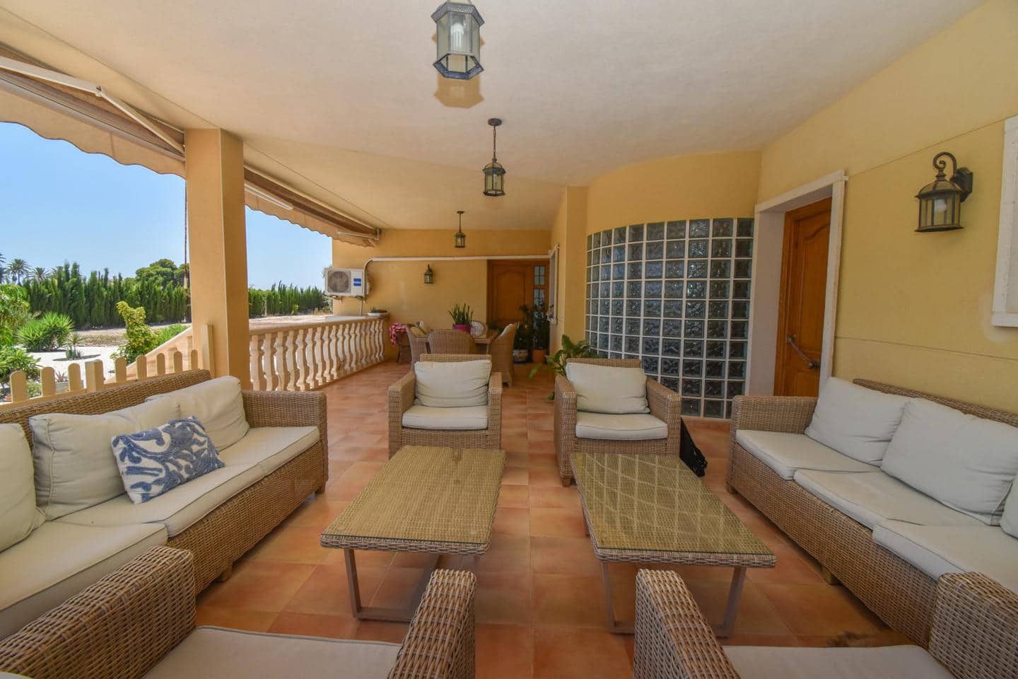 5 soveværelse Villa til salg i Las Bayas med swimmingpool garage - € 710.000 (Ref: 9972297)