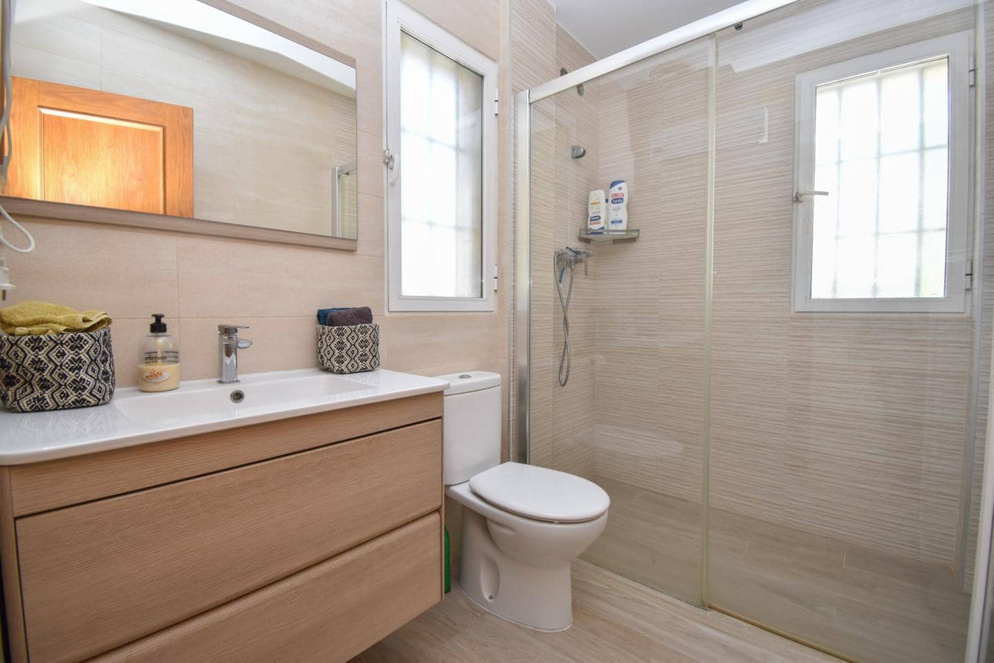 5 soveværelse Villa til salg i Las Bayas med swimmingpool garage - € 710.000 (Ref: 9972297)