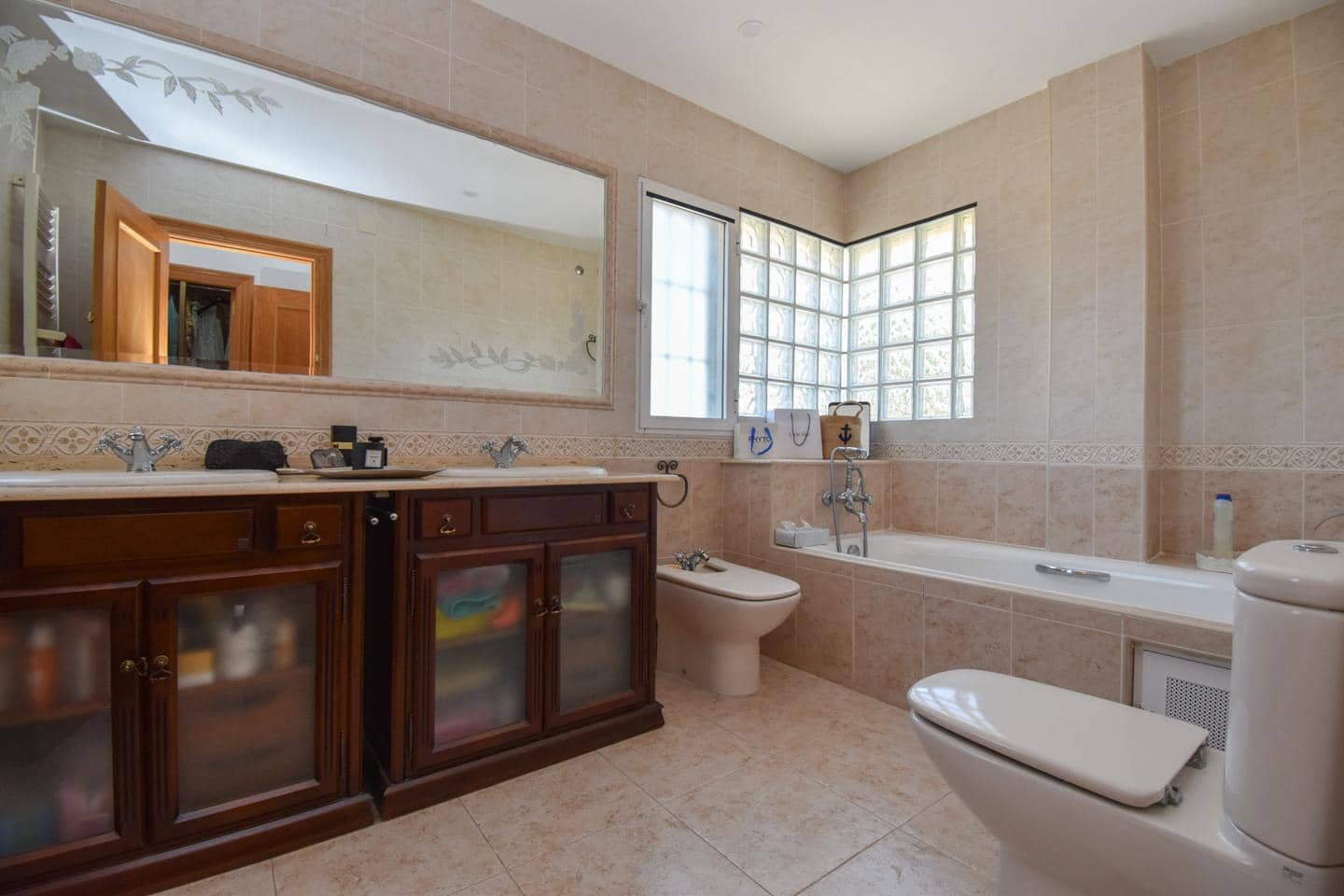 5 soveværelse Villa til salg i Las Bayas med swimmingpool garage - € 710.000 (Ref: 9972297)
