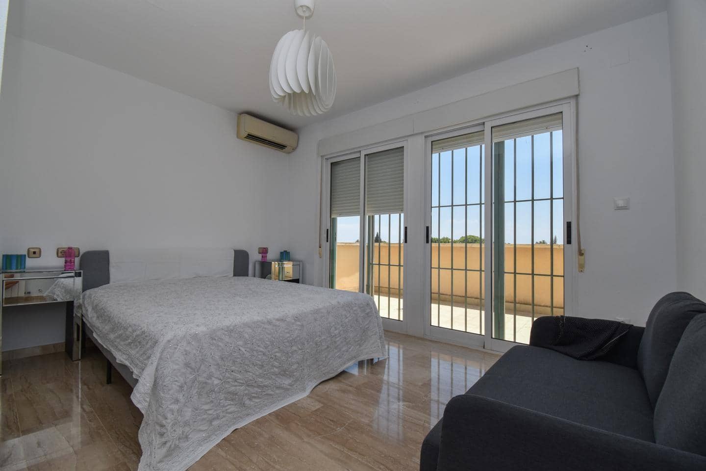 5 soveværelse Villa til salg i Las Bayas med swimmingpool garage - € 710.000 (Ref: 9972297)