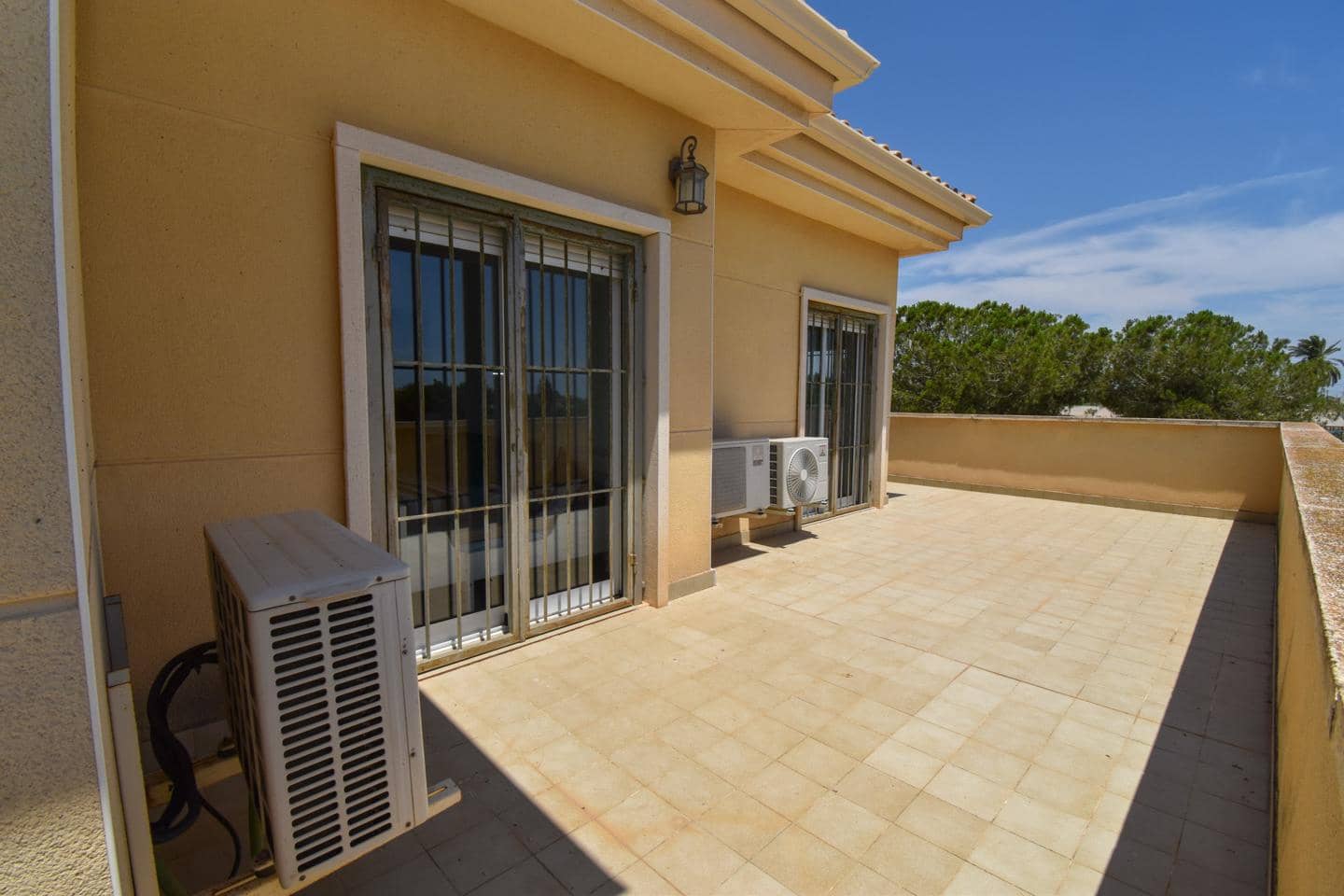5 soveværelse Villa til salg i Las Bayas med swimmingpool garage - € 710.000 (Ref: 9972297)