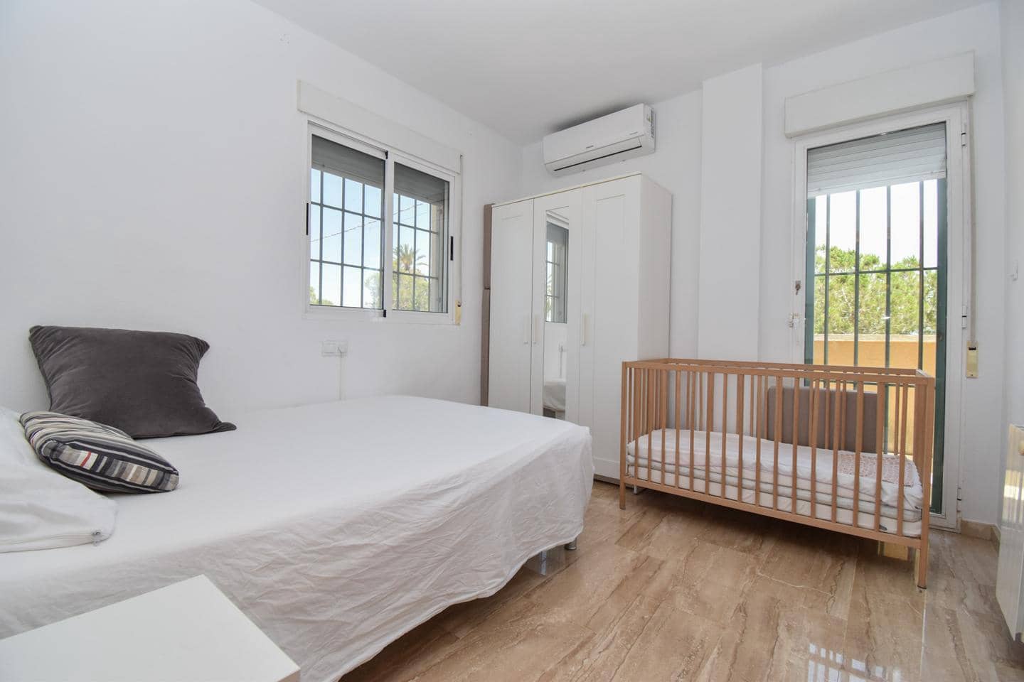 5 soveværelse Villa til salg i Las Bayas med swimmingpool garage - € 710.000 (Ref: 9972297)