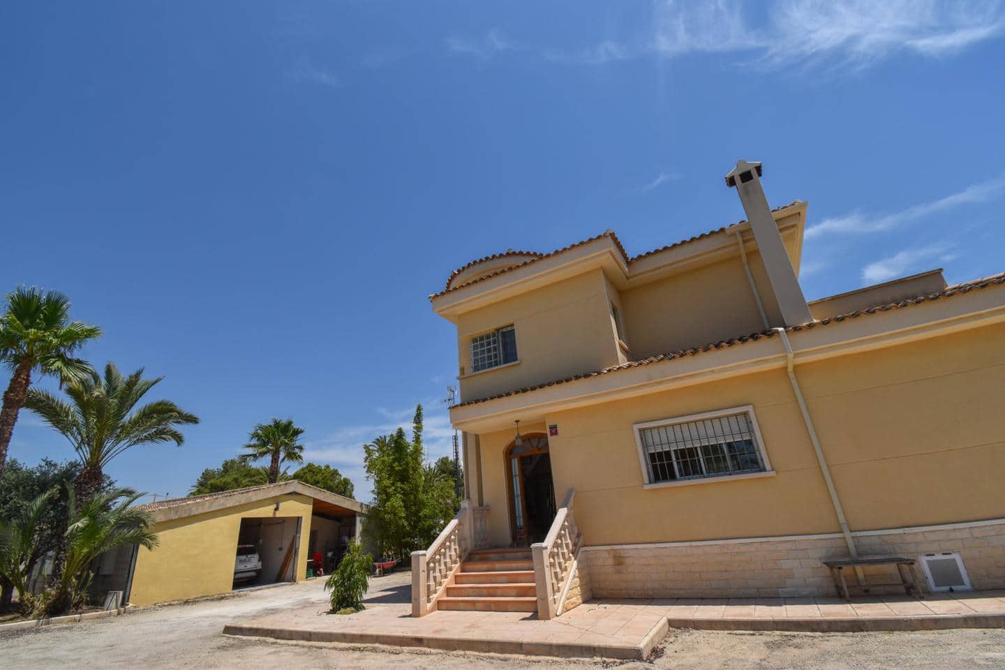 5 soveværelse Villa til salg i Las Bayas med swimmingpool garage - € 710.000 (Ref: 9972297)