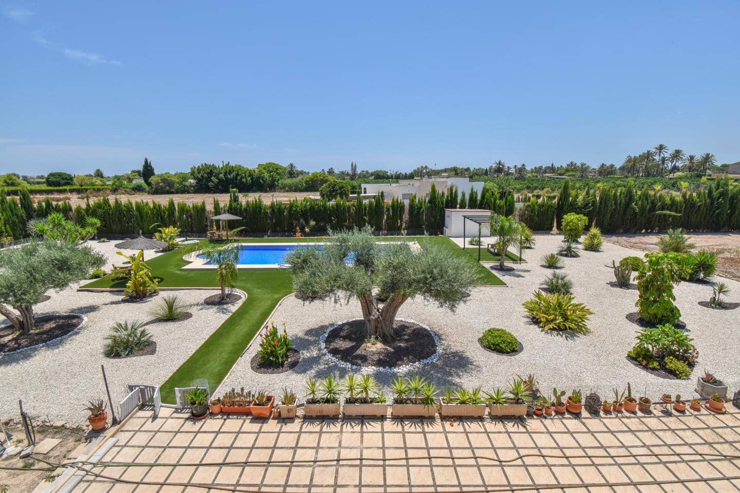 5 soveværelse Villa til salg i Las Bayas med swimmingpool garage - € 710.000 (Ref: 9972297)