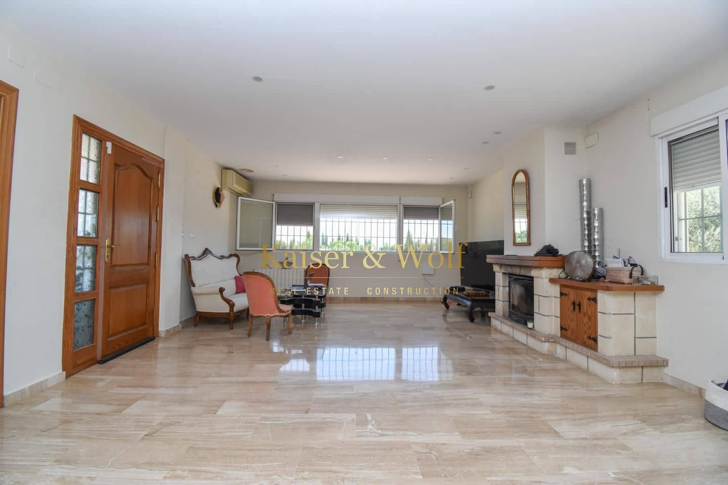 5 bedroom Villa for sale in Las Bayas with pool garage - € 710,000 (Ref: 9972297)