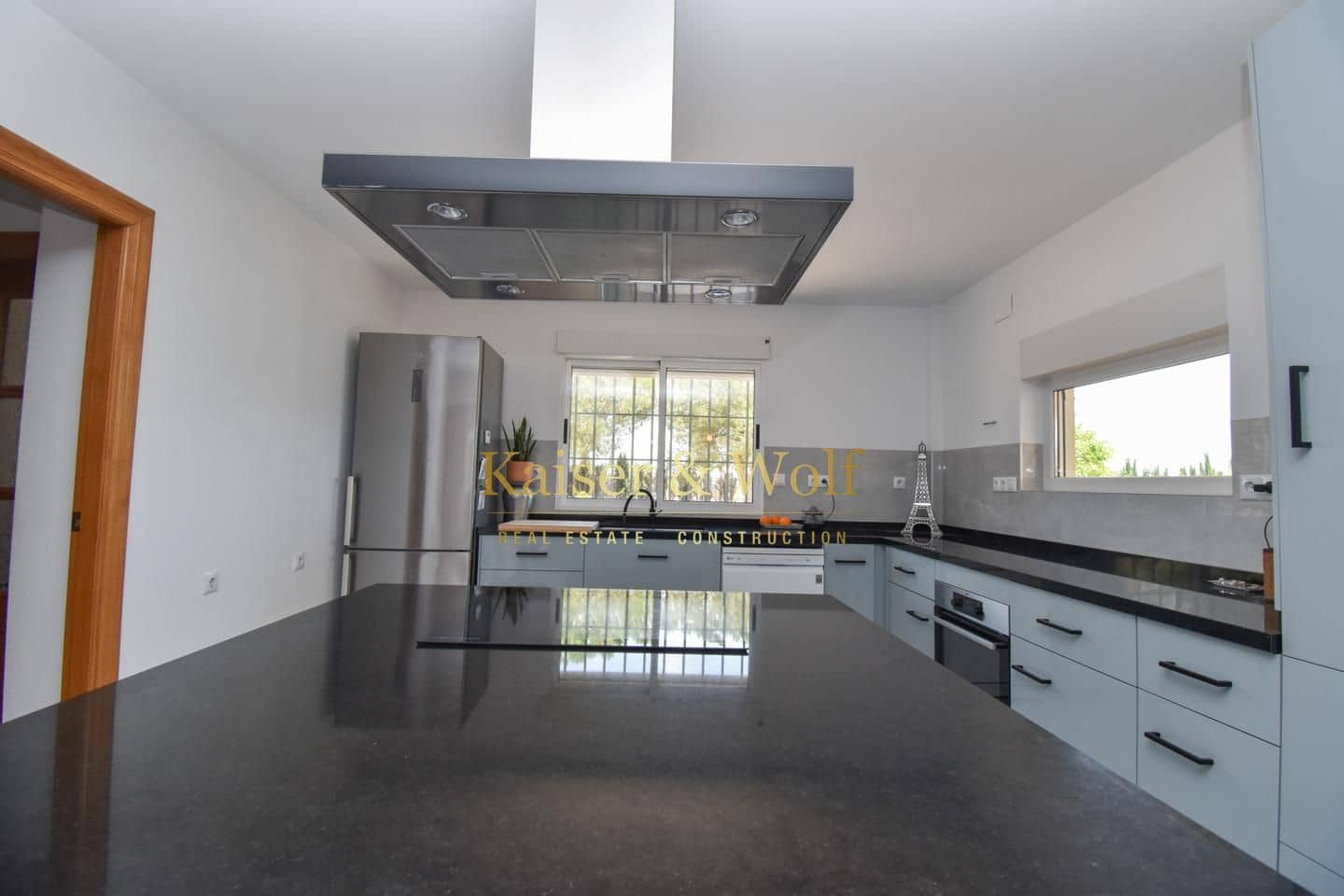 5 bedroom Villa for sale in Las Bayas with pool garage - € 710,000 (Ref: 9972297)