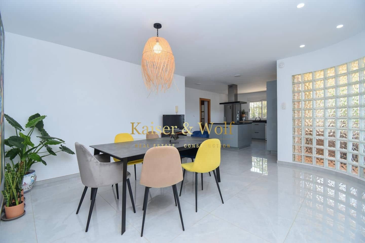 5 bedroom Villa for sale in Las Bayas with pool garage - € 710,000 (Ref: 9972297)