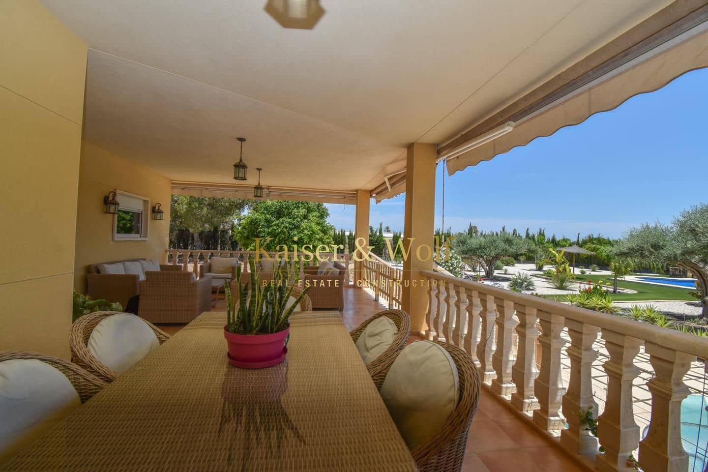 5 bedroom Villa for sale in Las Bayas with pool garage - € 710,000 (Ref: 9972297)