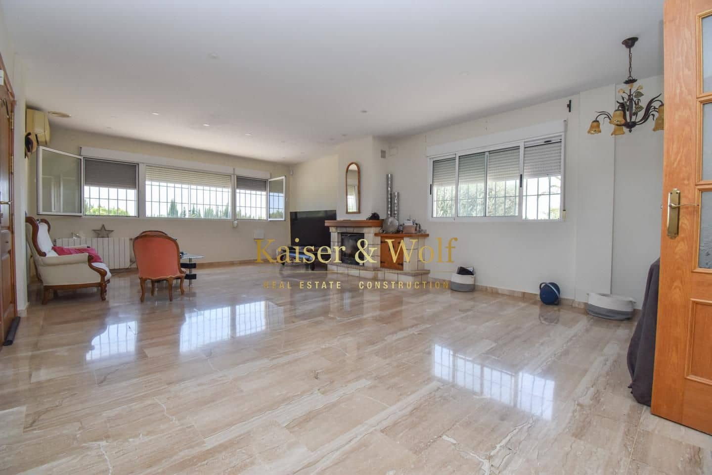 5 bedroom Villa for sale in Las Bayas with pool garage - € 710,000 (Ref: 9972297)