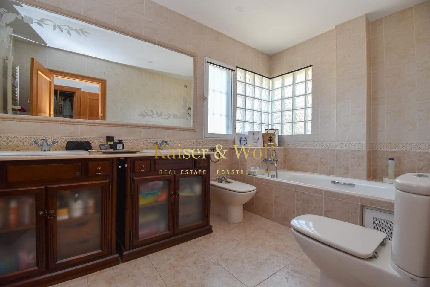 5 bedroom Villa for sale in Las Bayas with pool garage - € 710,000 (Ref: 9972297)