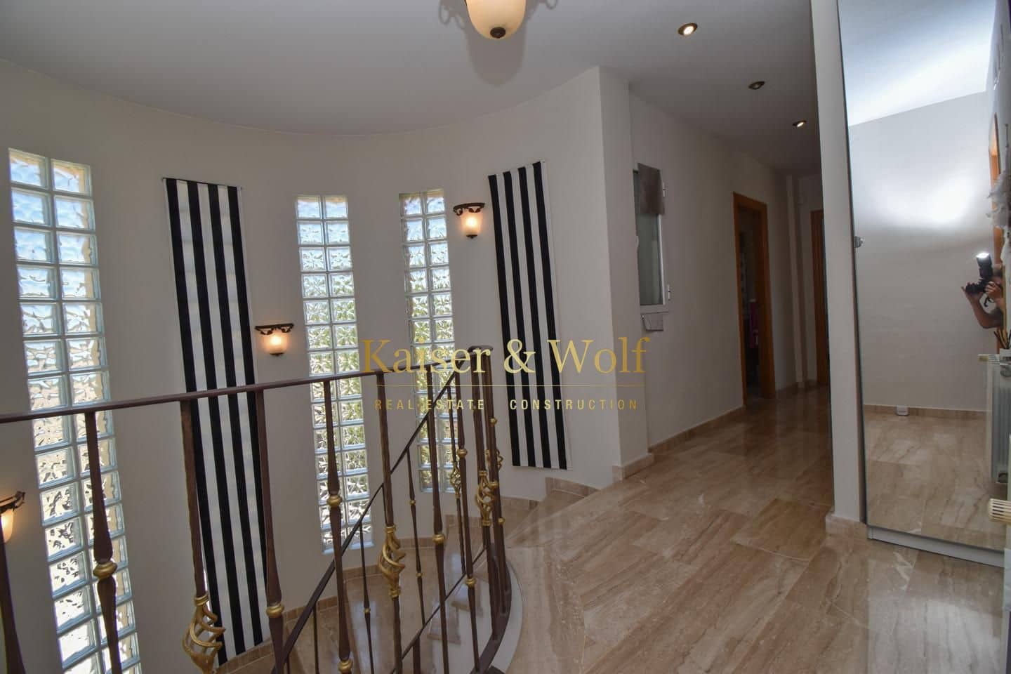 5 bedroom Villa for sale in Las Bayas with pool garage - € 710,000 (Ref: 9972297)