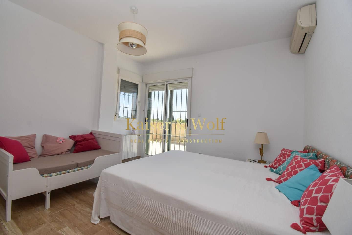 5 bedroom Villa for sale in Las Bayas with pool garage - € 710,000 (Ref: 9972297)