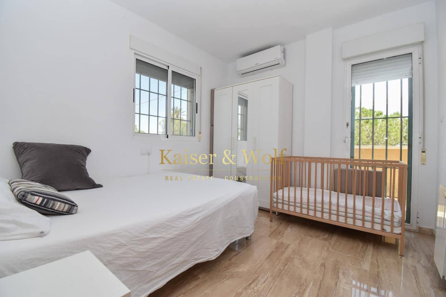 5 bedroom Villa for sale in Las Bayas with pool garage - € 710,000 (Ref: 9972297)