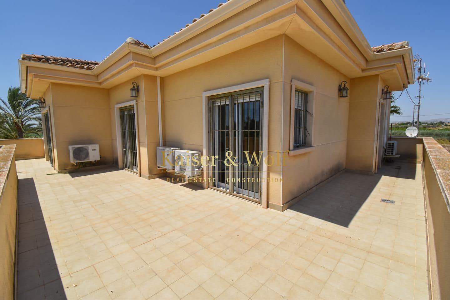 5 bedroom Villa for sale in Las Bayas with pool garage - € 710,000 (Ref: 9972297)