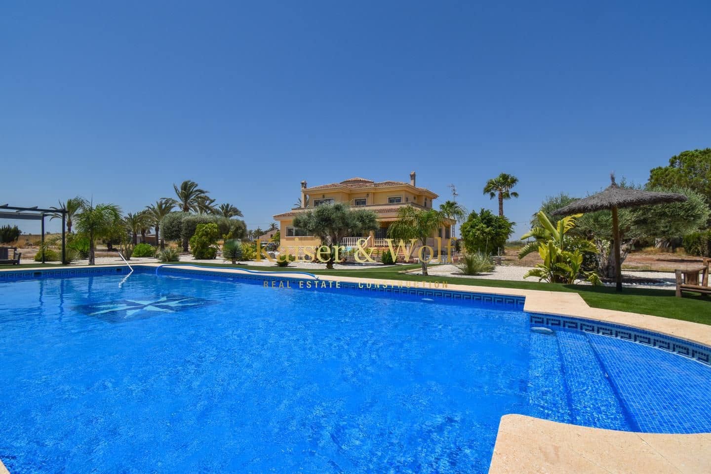 5 bedroom Villa for sale in Las Bayas with pool garage - € 710,000 (Ref: 9972297)