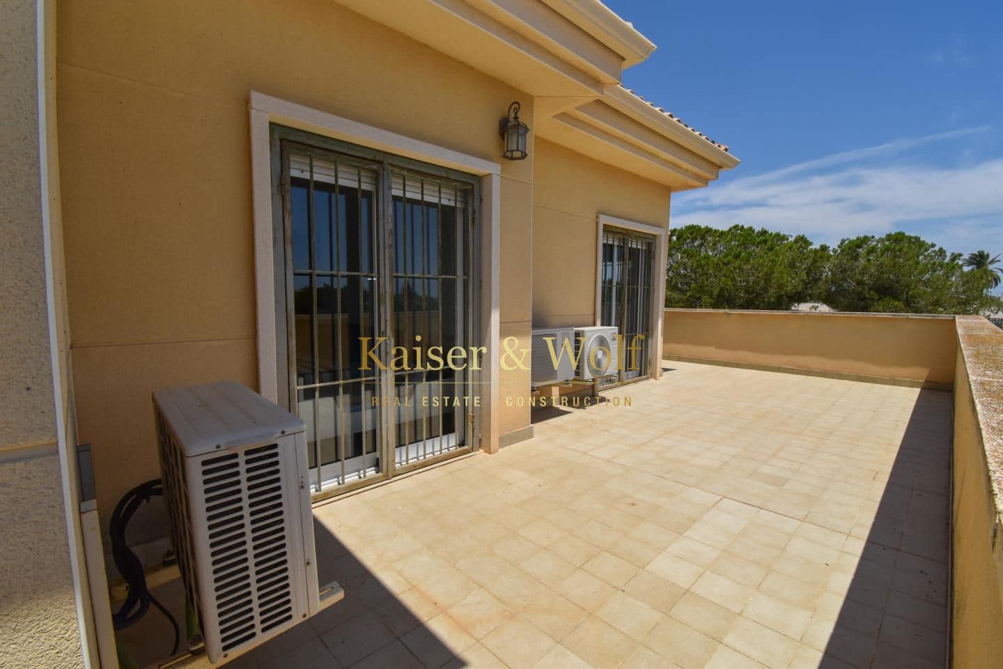 5 bedroom Villa for sale in Las Bayas with pool garage - € 710,000 (Ref: 9972297)