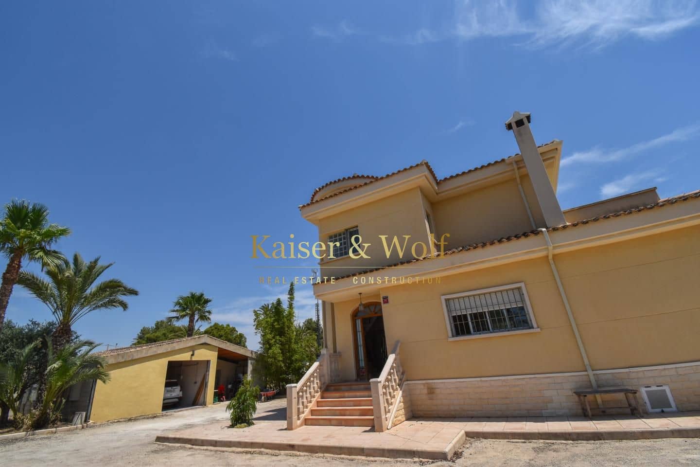 5 bedroom Villa for sale in Las Bayas with pool garage - € 710,000 (Ref: 9972297)