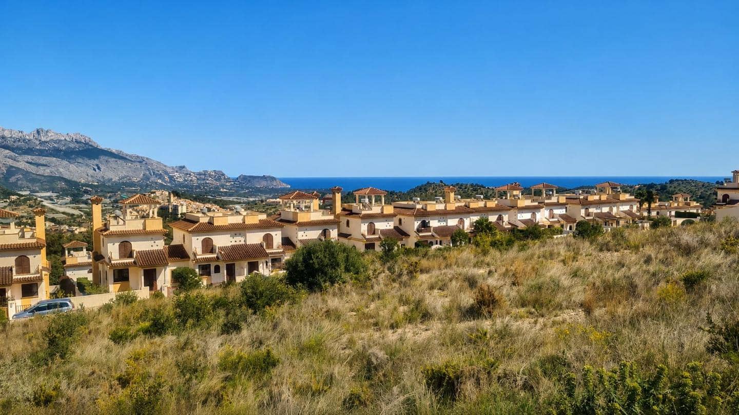 Ubebygd land til salgs i Polop - € 630 000 (Ref: 9976528)