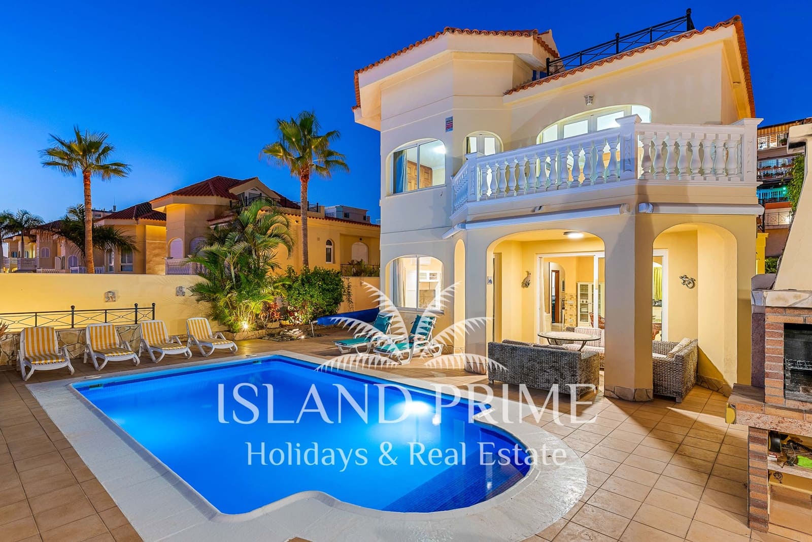 Chalet de 4 habitaciones en Los Cristianos en venta con piscina garaje - 3.950.000 € (Ref: 10086559)