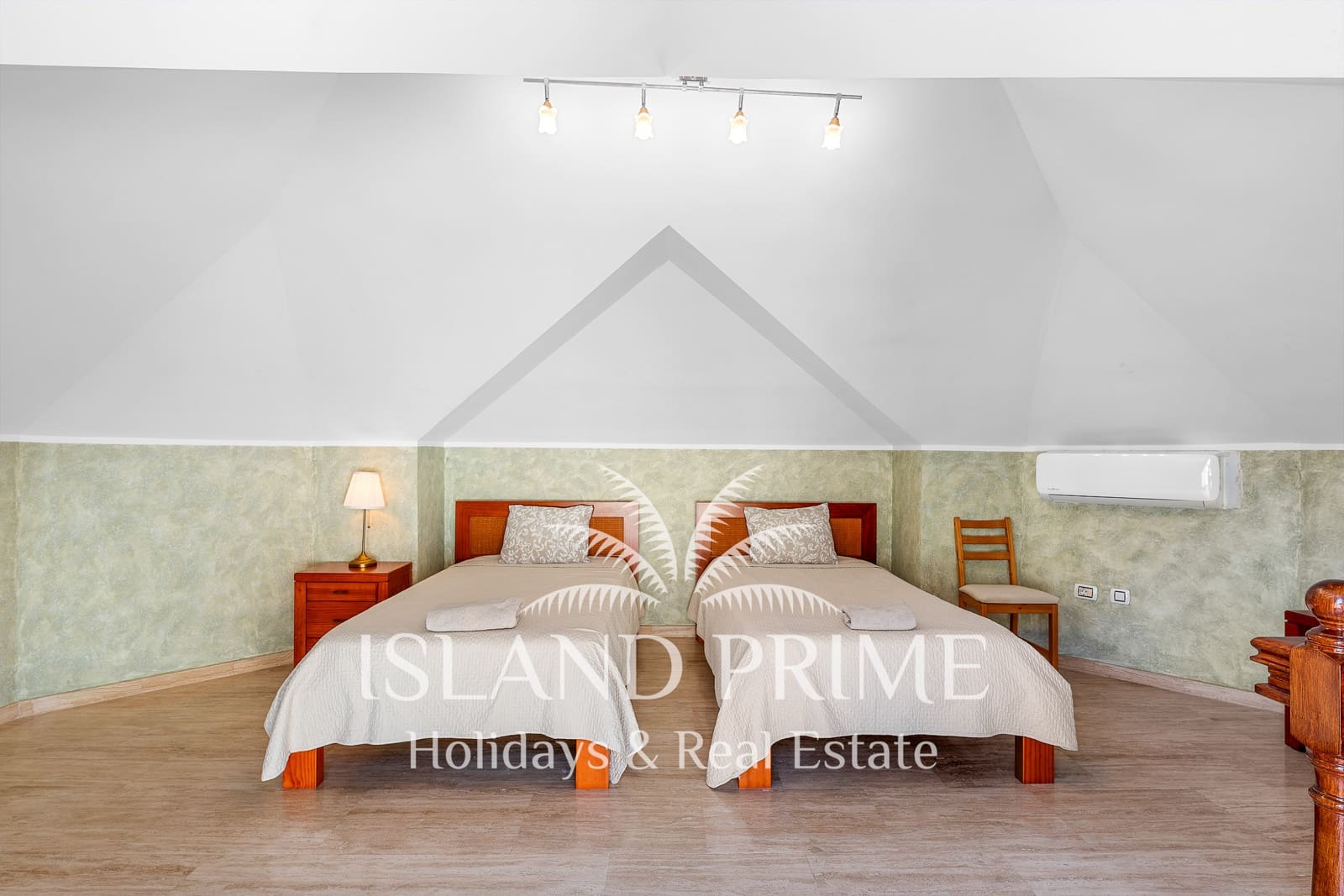 Chalet de 4 habitaciones en Los Cristianos en venta con piscina garaje - 3.950.000 € (Ref: 10086559)