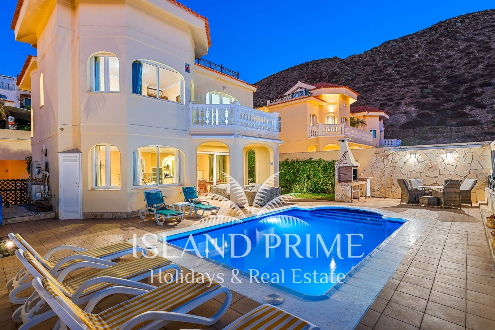 Chalet de 4 habitaciones en Los Cristianos en venta con piscina garaje - 3.950.000 € (Ref: 10086559)