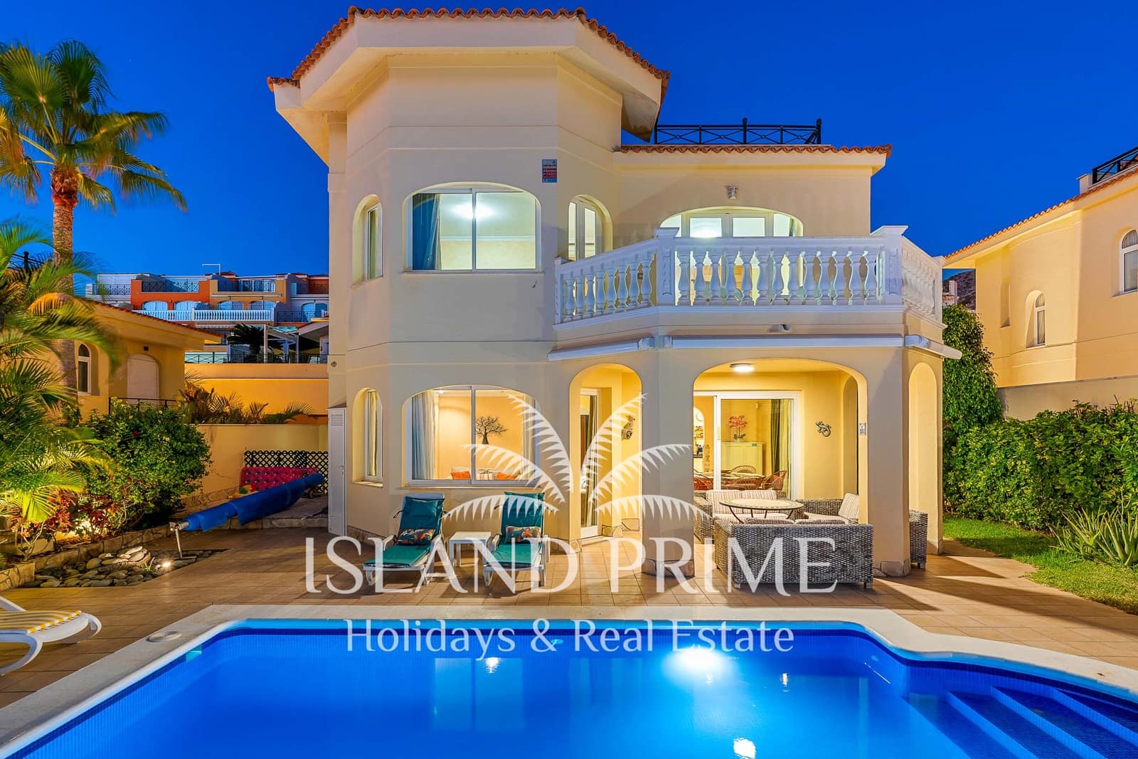 Chalet de 4 habitaciones en Los Cristianos en venta con piscina garaje - 3.950.000 € (Ref: 10086559)