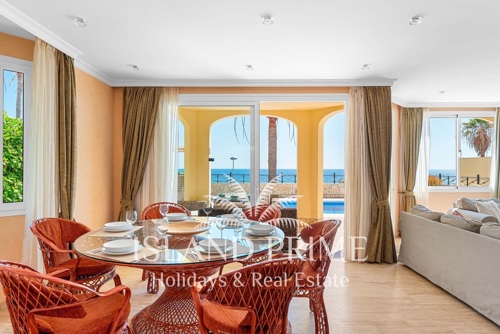 Chalet de 4 habitaciones en Los Cristianos en venta con piscina garaje - 3.950.000 € (Ref: 10086559)