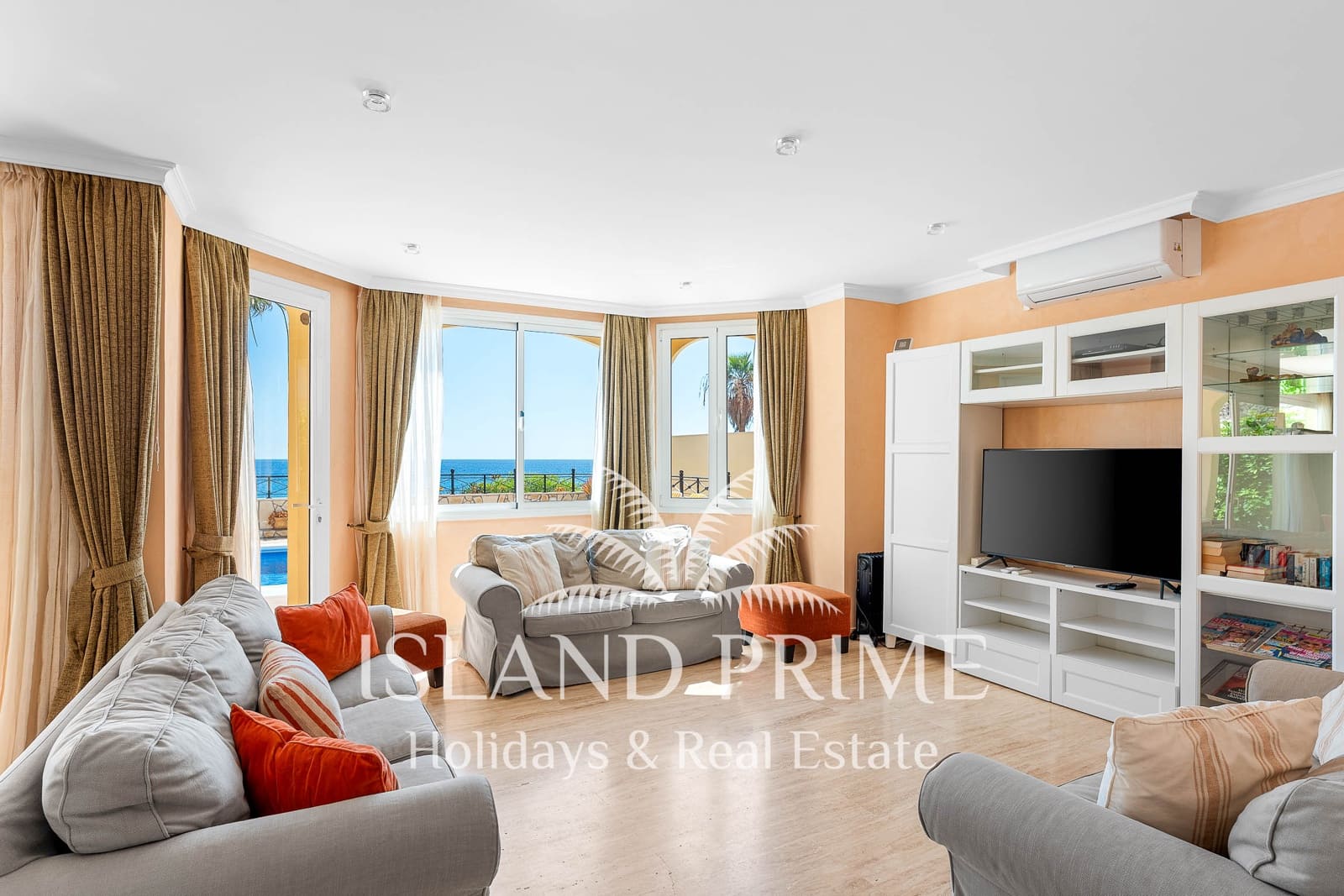 Chalet de 4 habitaciones en Los Cristianos en venta con piscina garaje - 3.950.000 € (Ref: 10086559)
