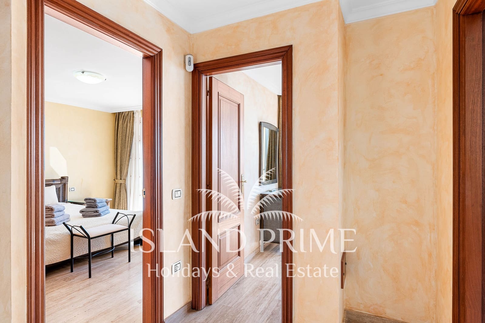Chalet de 4 habitaciones en Los Cristianos en venta con piscina garaje - 3.950.000 € (Ref: 10086559)