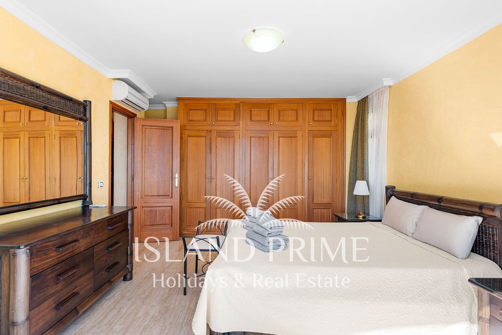 Chalet de 4 habitaciones en Los Cristianos en venta con piscina garaje - 3.950.000 € (Ref: 10086559)