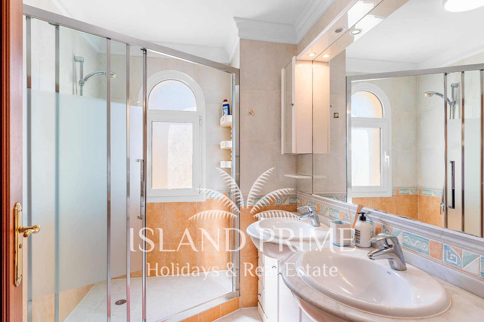 Chalet de 4 habitaciones en Los Cristianos en venta con piscina garaje - 3.950.000 € (Ref: 10086559)