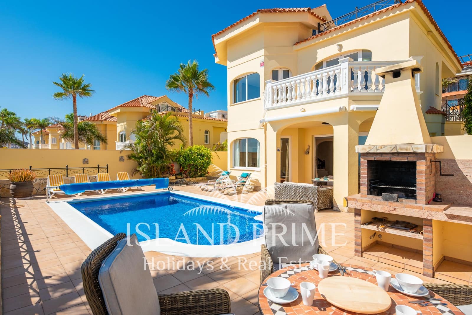 Chalet de 4 habitaciones en Los Cristianos en venta con piscina garaje - 3.950.000 € (Ref: 10086559)
