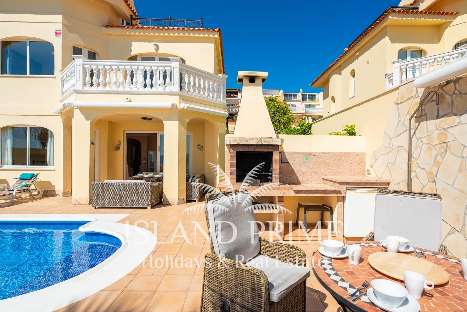 Chalet de 4 habitaciones en Los Cristianos en venta con piscina garaje - 3.950.000 € (Ref: 10086559)