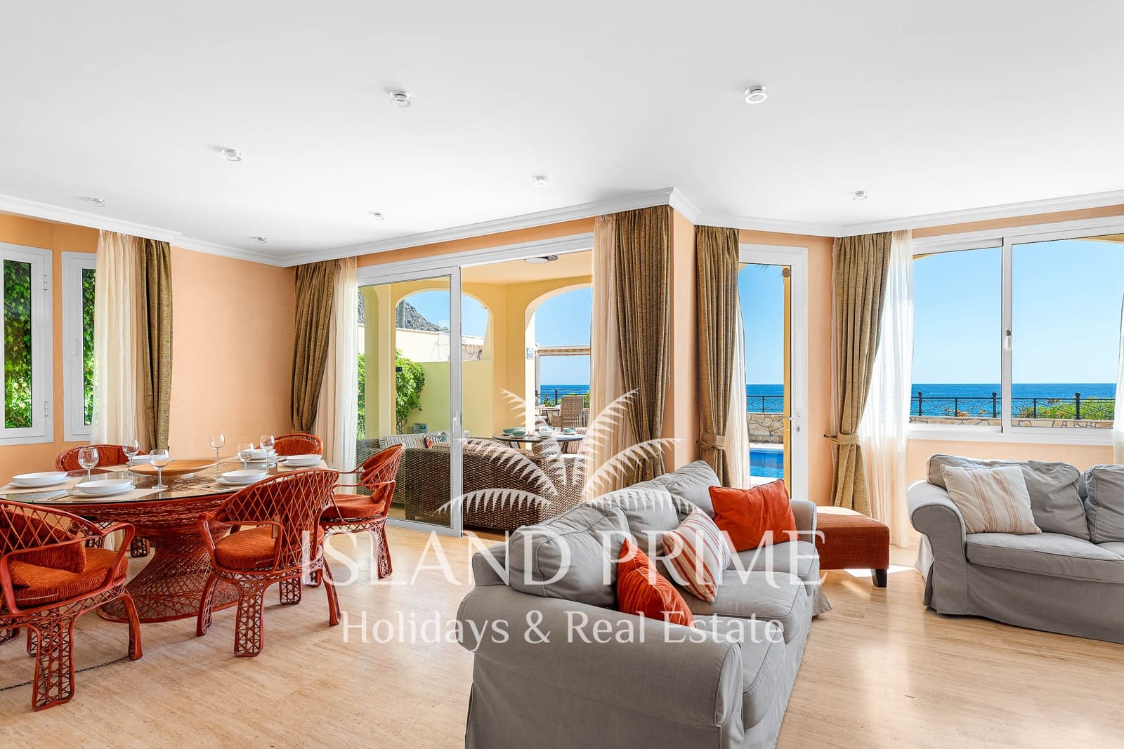 Chalet de 4 habitaciones en Los Cristianos en venta con piscina garaje - 3.950.000 € (Ref: 10086559)