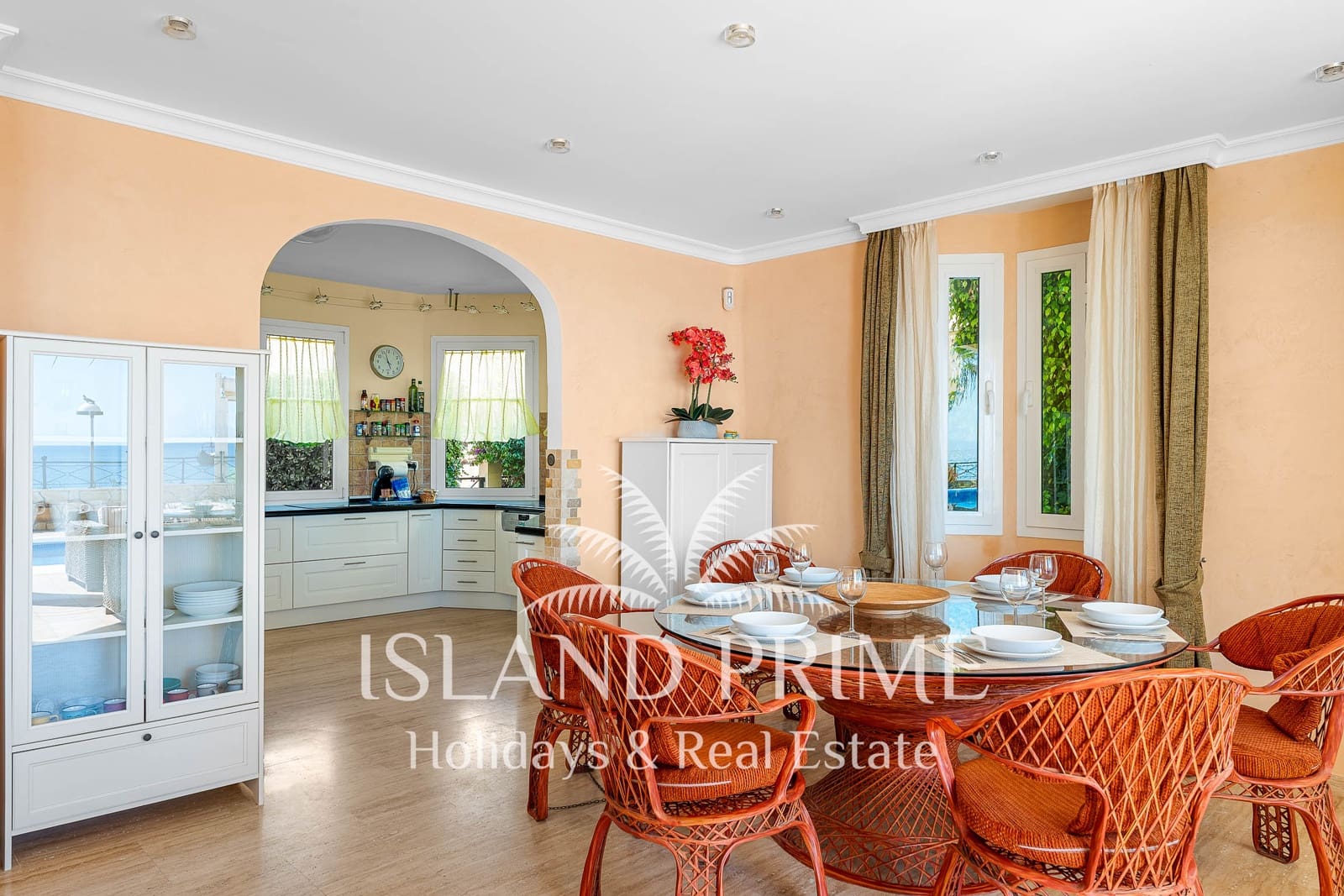 Chalet de 4 habitaciones en Los Cristianos en venta con piscina garaje - 3.950.000 € (Ref: 10086559)