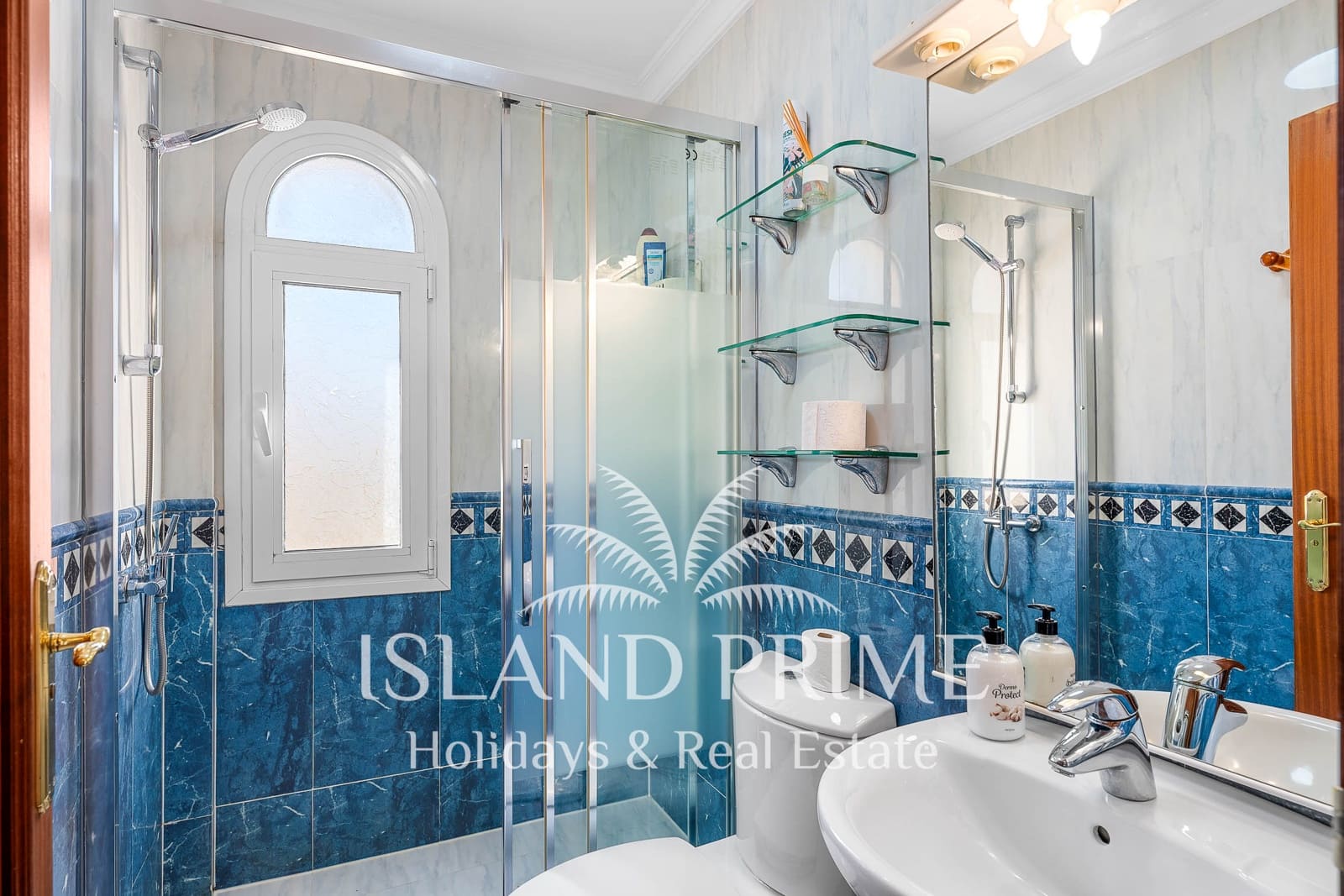 Chalet de 4 habitaciones en Los Cristianos en venta con piscina garaje - 3.950.000 € (Ref: 10086559)
