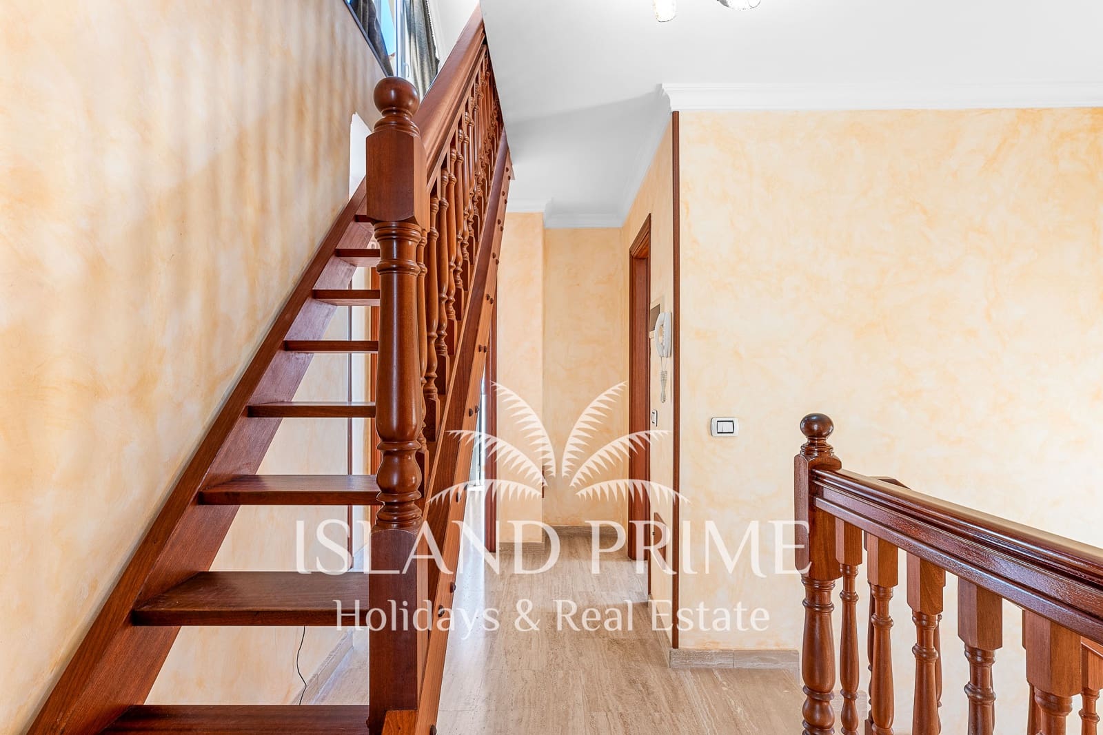 Chalet de 4 habitaciones en Los Cristianos en venta con piscina garaje - 3.950.000 € (Ref: 10086559)