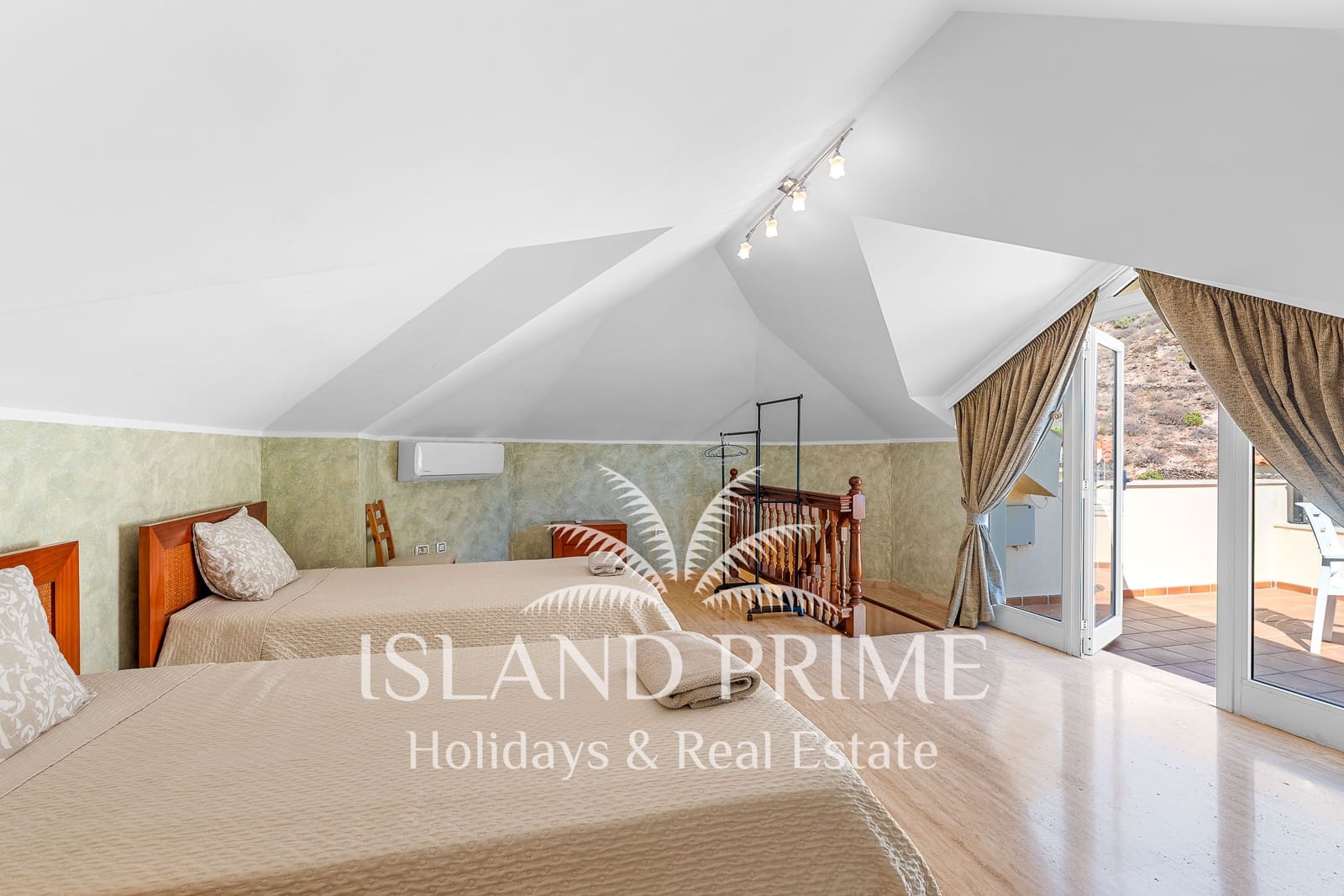Chalet de 4 habitaciones en Los Cristianos en venta con piscina garaje - 3.950.000 € (Ref: 10086559)