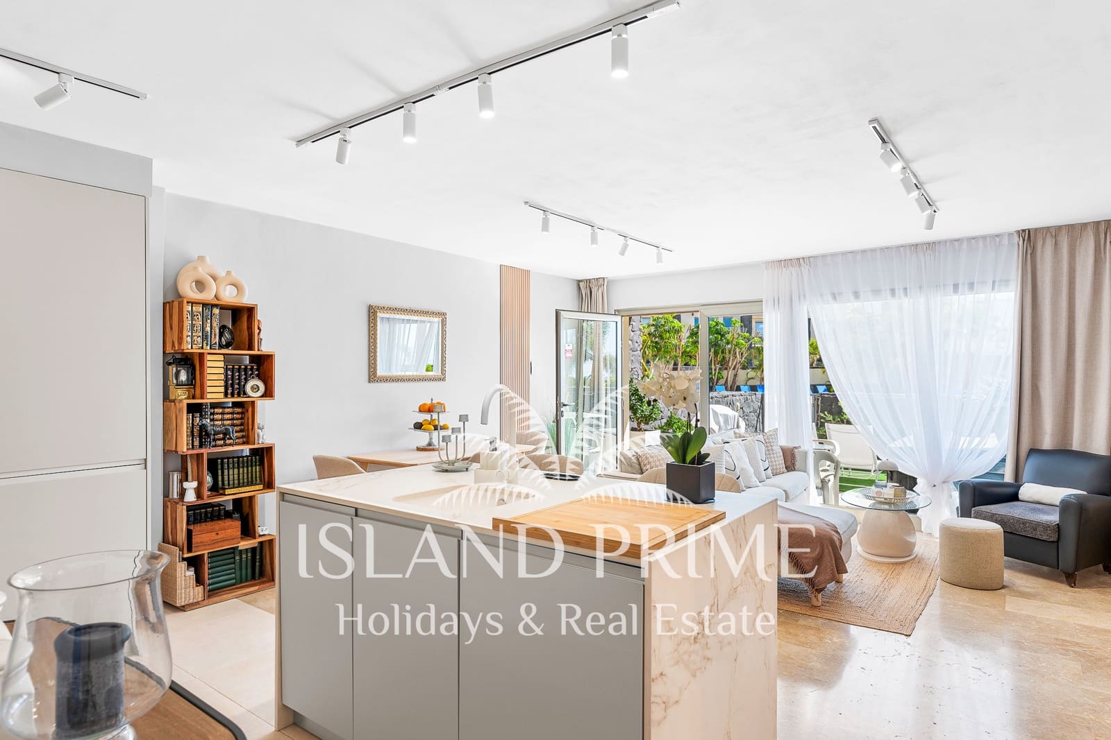 Hus til salgs i Amarilla Golf med svømmebasseng garasje - € 579 950 (Ref: 10156761)
