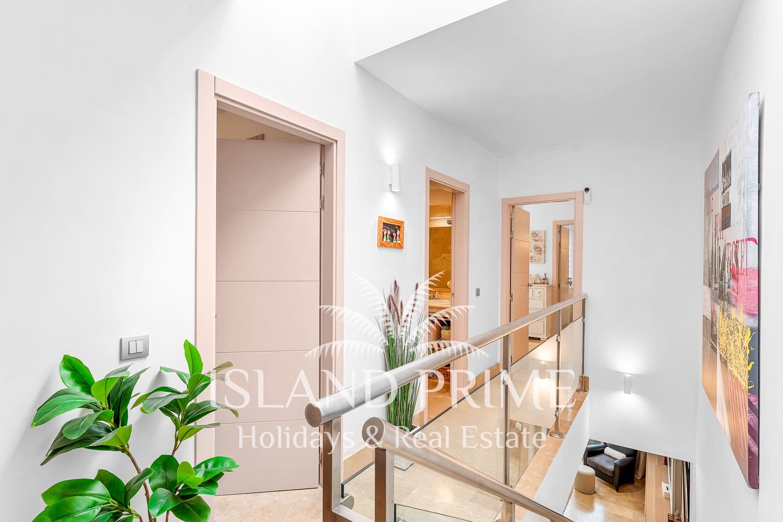 Hus til salgs i Amarilla Golf med svømmebasseng garasje - € 579 950 (Ref: 10156761)