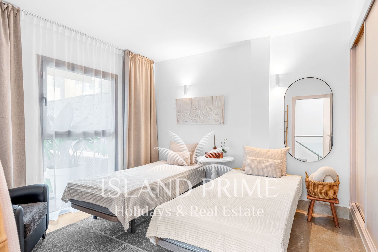 Hus til salgs i Amarilla Golf med svømmebasseng garasje - € 579 950 (Ref: 10156761)