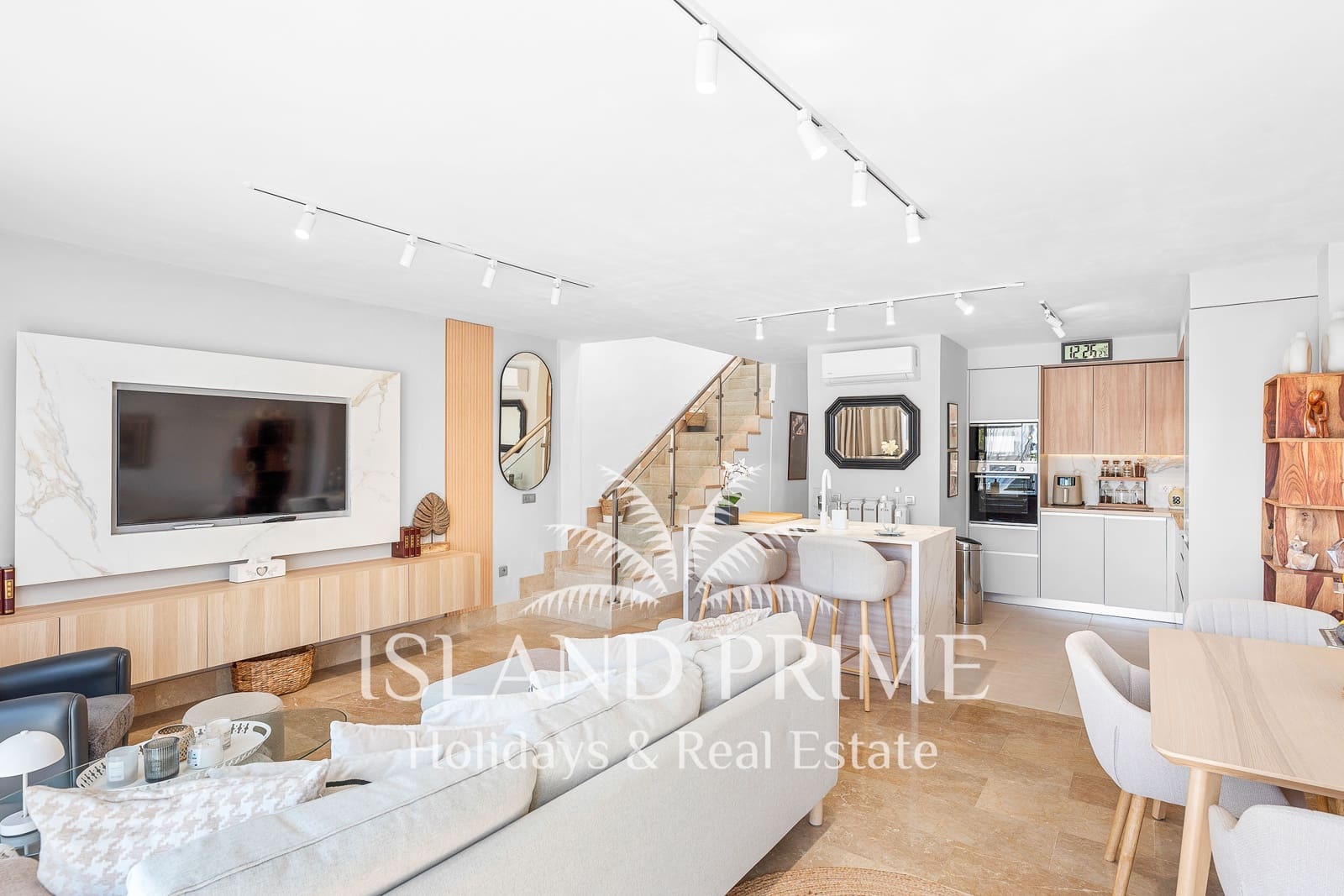 Hus til salgs i Amarilla Golf med svømmebasseng garasje - € 579 950 (Ref: 10156761)