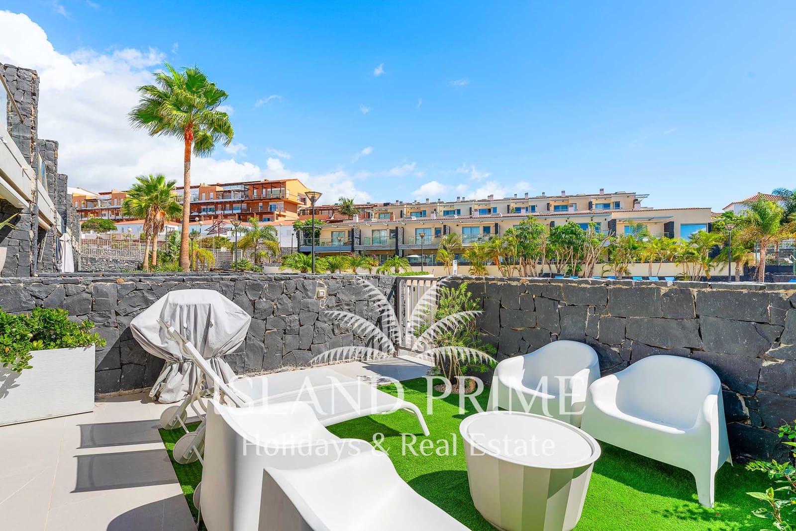 Hus til salgs i Amarilla Golf med svømmebasseng garasje - € 579 950 (Ref: 10156761)