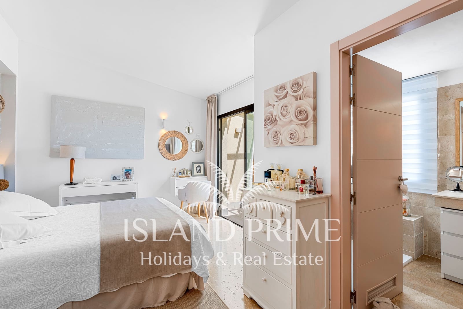 Hus til salgs i Amarilla Golf med svømmebasseng garasje - € 579 950 (Ref: 10156761)