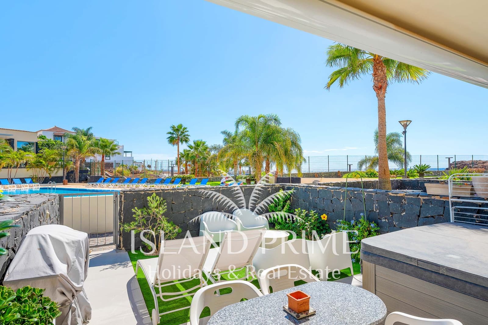 Hus til salgs i Amarilla Golf med svømmebasseng garasje - € 579 950 (Ref: 10156761)