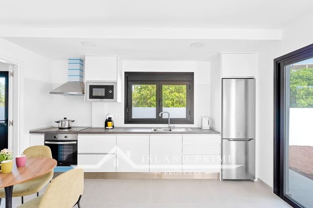 4 makuuhuone Paritalo myytävänä paikassa Amarilla Golf, San Miguel de Abona mukana uima-altaan 
autotalli - 570 000 € (Ref: 8425814)