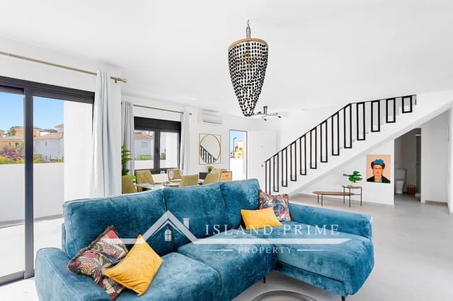 4 makuuhuone Paritalo myytävänä paikassa Amarilla Golf, San Miguel de Abona mukana uima-altaan 
autotalli - 570 000 € (Ref: 8425814)