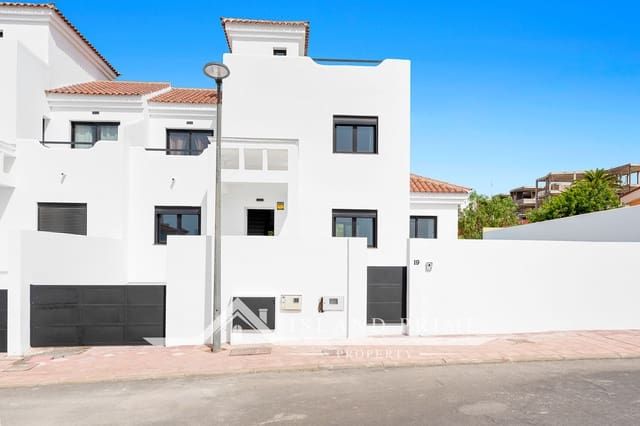 4 makuuhuone Paritalo myytävänä paikassa Amarilla Golf, San Miguel de Abona mukana uima-altaan 
autotalli - 570 000 € (Ref: 8425814)