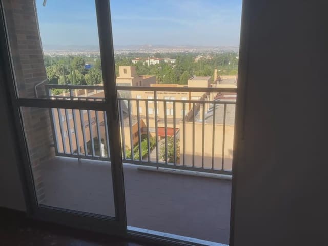 4 bedroom Flat for rent in Camino de Ronda - Rosaleda, Granada city - € 1,100 (Ref: 10065261)