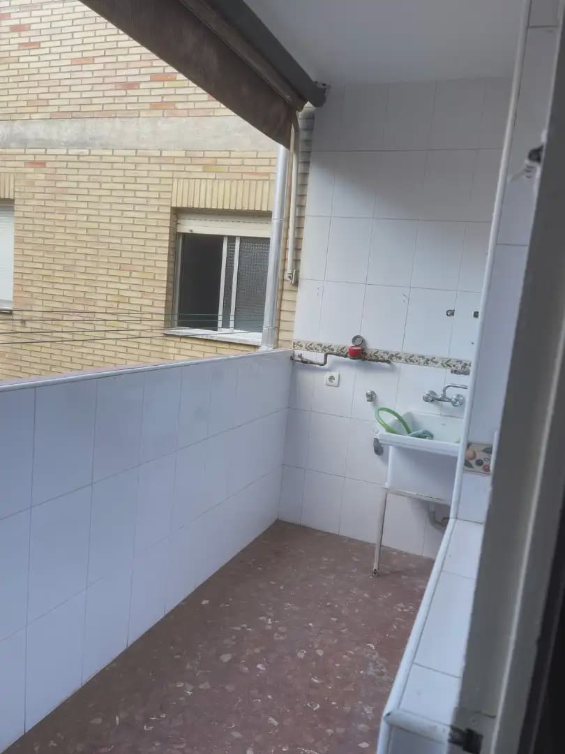 4 bedroom Flat for rent in Granada city - € 1,100 (Ref: 10065261)